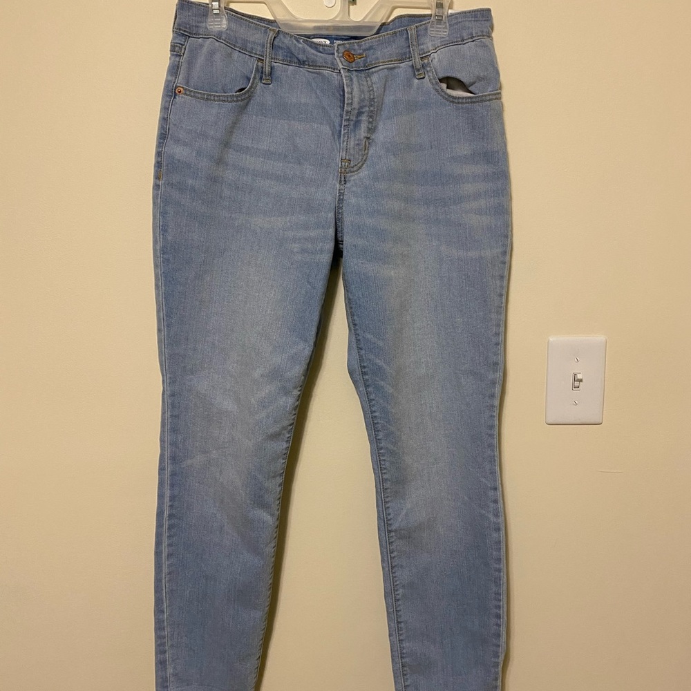 OldNavy light wash skinny jeans
